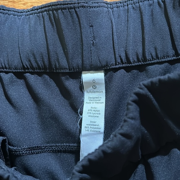 Lululemon on the fly shorts - Picture 2 of 5